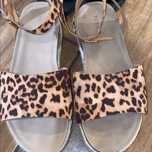 THE CUTEST LEOPARD SANDALS